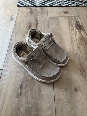 Hey Dude Wally Kids Slip-On Loafers in Walnut - Kids size 3